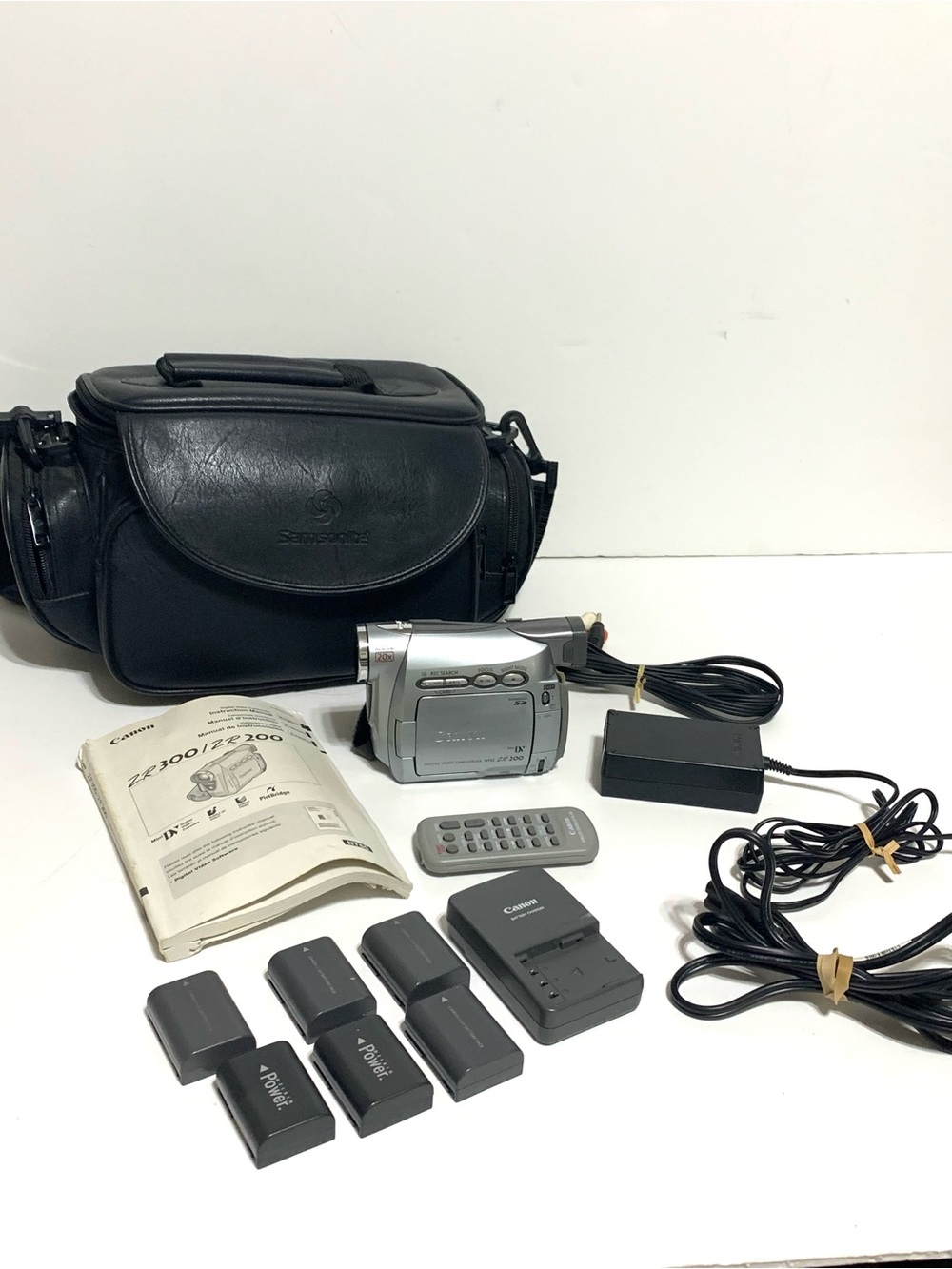 Canon ZR200 Mini DV Camcorder Bundle Bag Batteries Video Transfer Tested Working